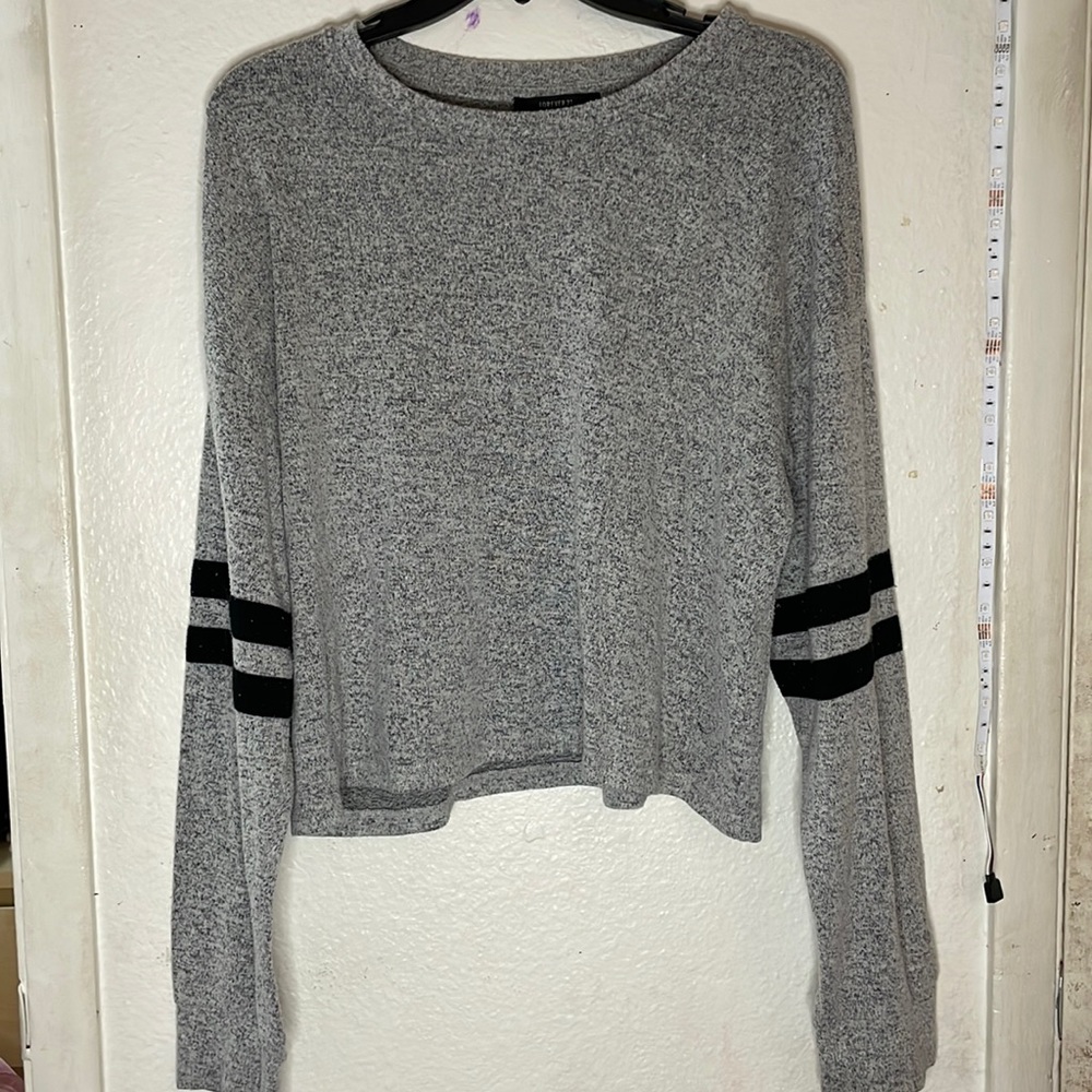 Forever 21, Women’s, Grey Long Sleeve, cropped Tee, Size Large